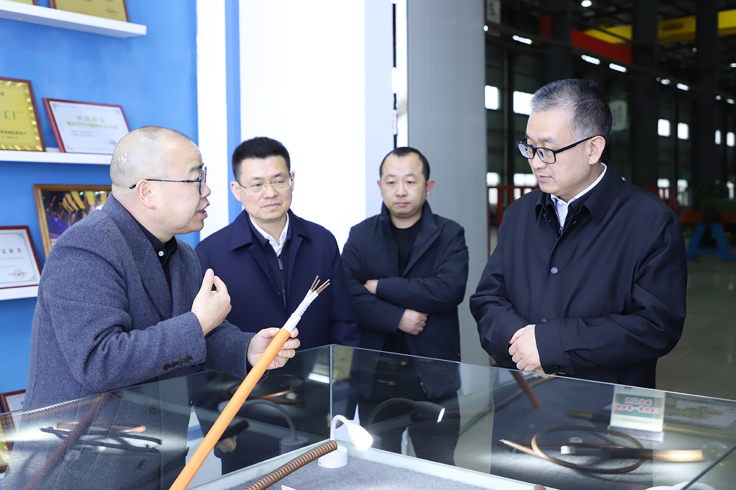 荆门市人大常委会党组副书记、副主任谢继先莅临湖北艾克调研、指导工作